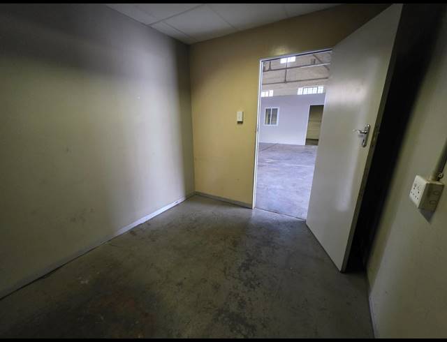 239M² WAREHOUSE TO LET IN CITY DEEP